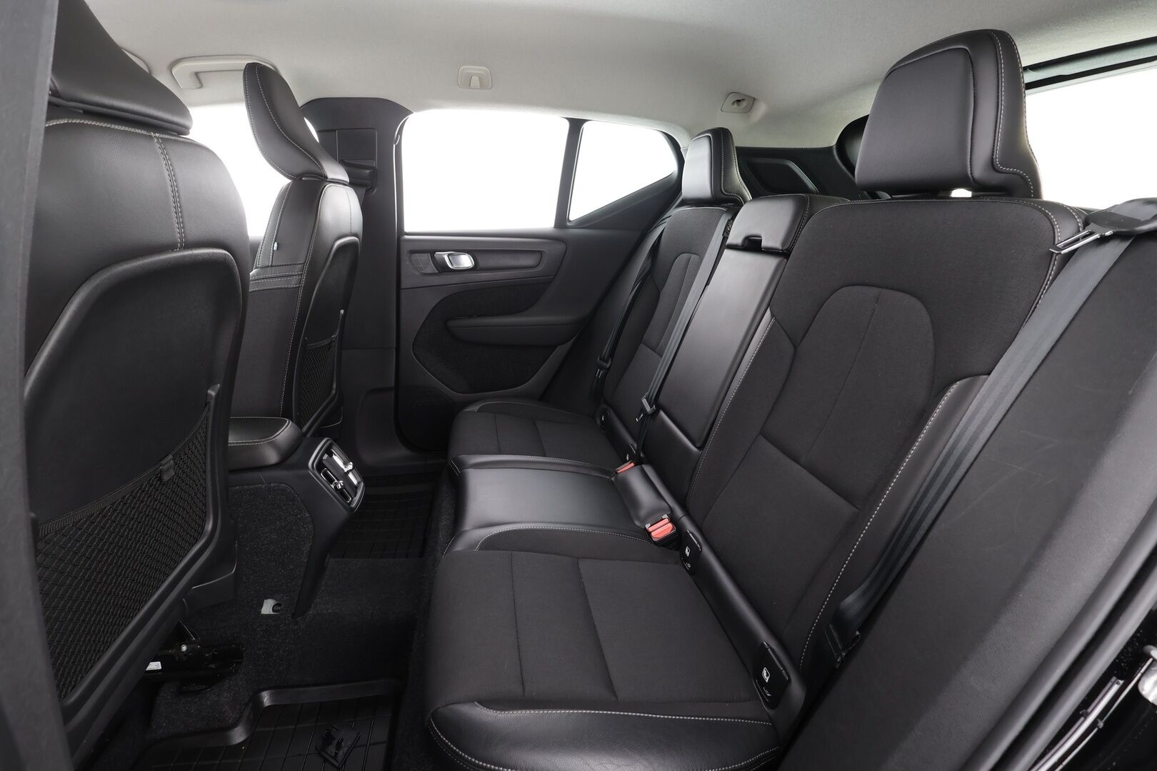 Volvo XC40 2020 T3 Business aut * ACC / Webasto / Koukku / P.tutkat / LED / Navi / Keyless / Puolinahat * - Suomi-auto / Kahdet renkaat aluvanteilla / Juuri katsastettu