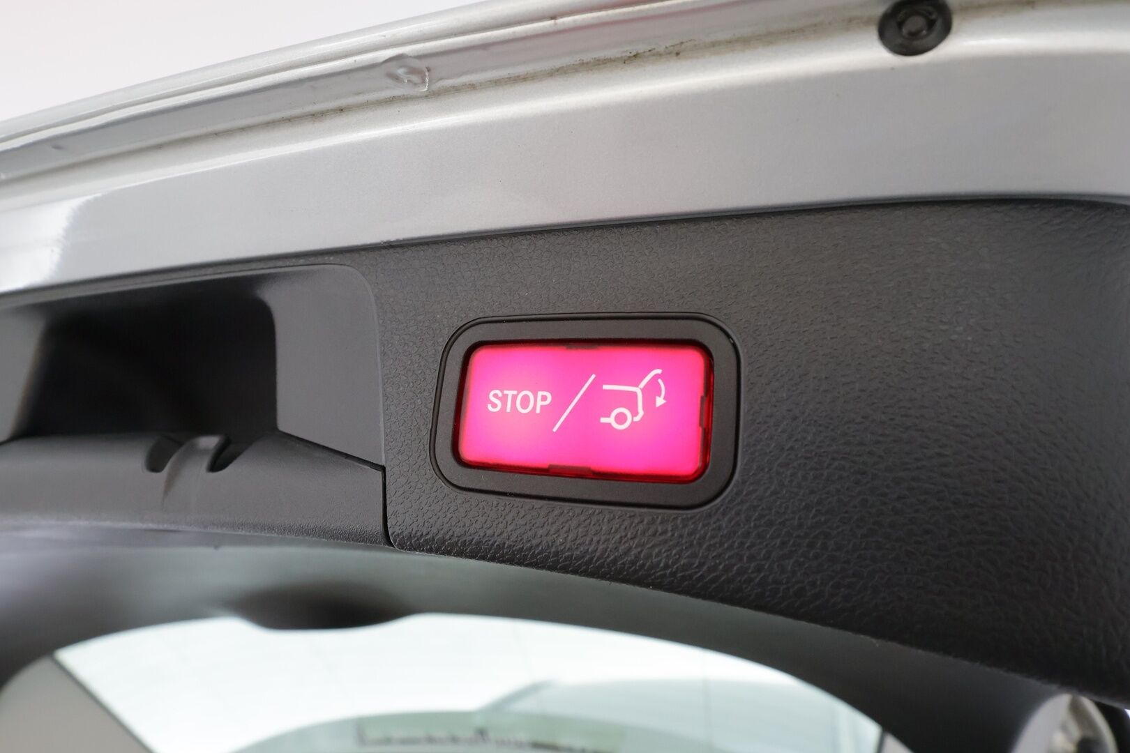 Mercedes-Benz C 2020 300 e T A Business Avantgarde Edition EQ Power * Distronic / Multibeam / Kamera / Navi / Koukku / Sportpenkit * - Akku kuntotarkastettu / Suomi-auto / 2x Latauskaapelit / Kahdet OEM Vanteet - HULLUT AVAJAISHULINAT KORKOTARJOUS 3,29 %