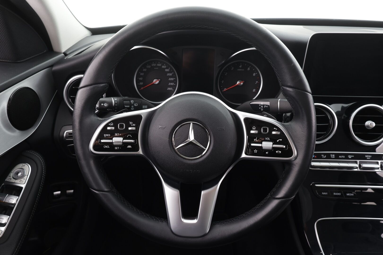 Mercedes-Benz C 2020 300 e T A Business Avantgarde Edition EQ Power * Distronic / Multibeam / Kamera / Navi / Koukku / Sportpenkit * - Akku kuntotarkastettu / Suomi-auto / 2x Latauskaapelit / Kahdet OEM Vanteet - HULLUT AVAJAISHULINAT KORKOTARJOUS 3,29 %