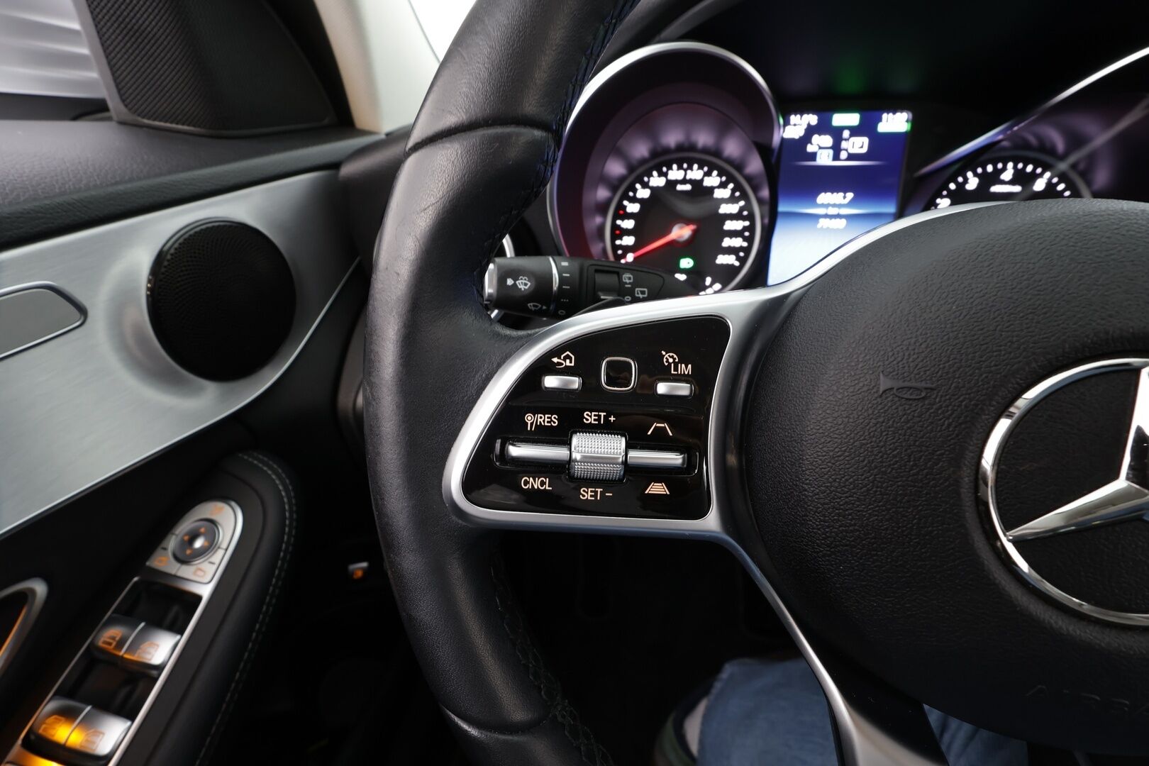 Mercedes-Benz C 2020 300 e T A Business Avantgarde Edition EQ Power * Distronic / Multibeam / P.Kamera / Sportpenkit / Navi / Koukku * - Akku kuntotarkastettu / Suomi-auto / 2x Latauskaapelit / Kahdet OEM Vanteet