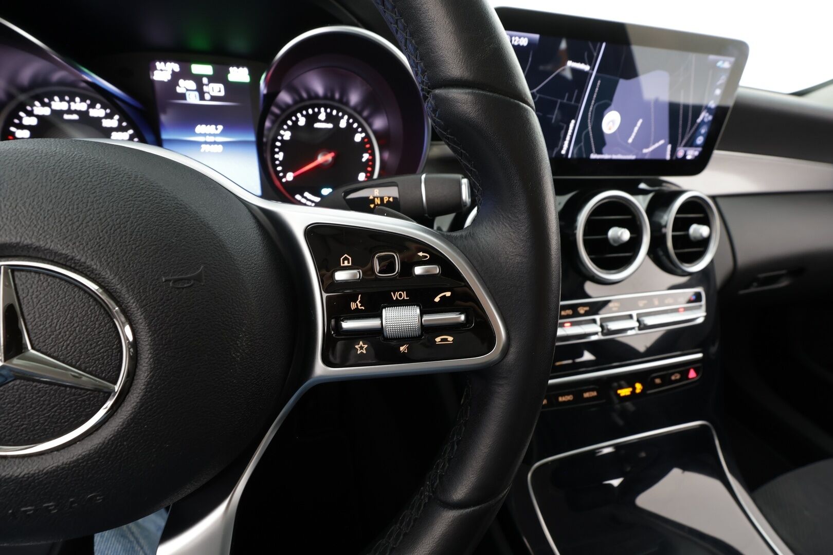 Mercedes-Benz C 2020 300 e T A Business Avantgarde Edition EQ Power * Distronic / Multibeam / Kamera / Navi / Koukku / Sportpenkit * - Akku kuntotarkastettu / Suomi-auto / 2x Latauskaapelit / Kahdet OEM Vanteet - HULLUT AVAJAISHULINAT KORKOTARJOUS 3,29 %