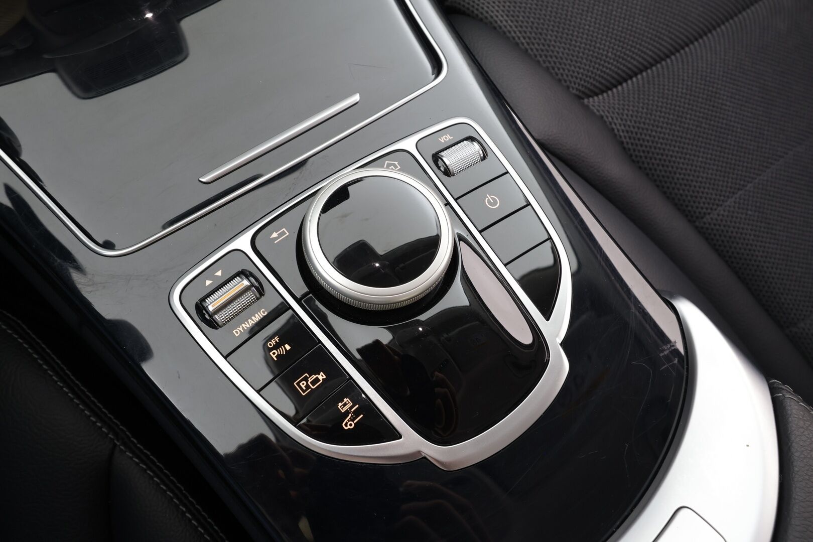 Mercedes-Benz C 2020 300 e T A Business Avantgarde Edition EQ Power * Distronic / Multibeam / Kamera / Navi / Koukku / Sportpenkit * - KATSO MIHIN KAMPANJAHINTAAN! / Akku kuntotarkastettu / Suomi-auto / 2x Latauskaapelit / Kahdet OEM Vanteet