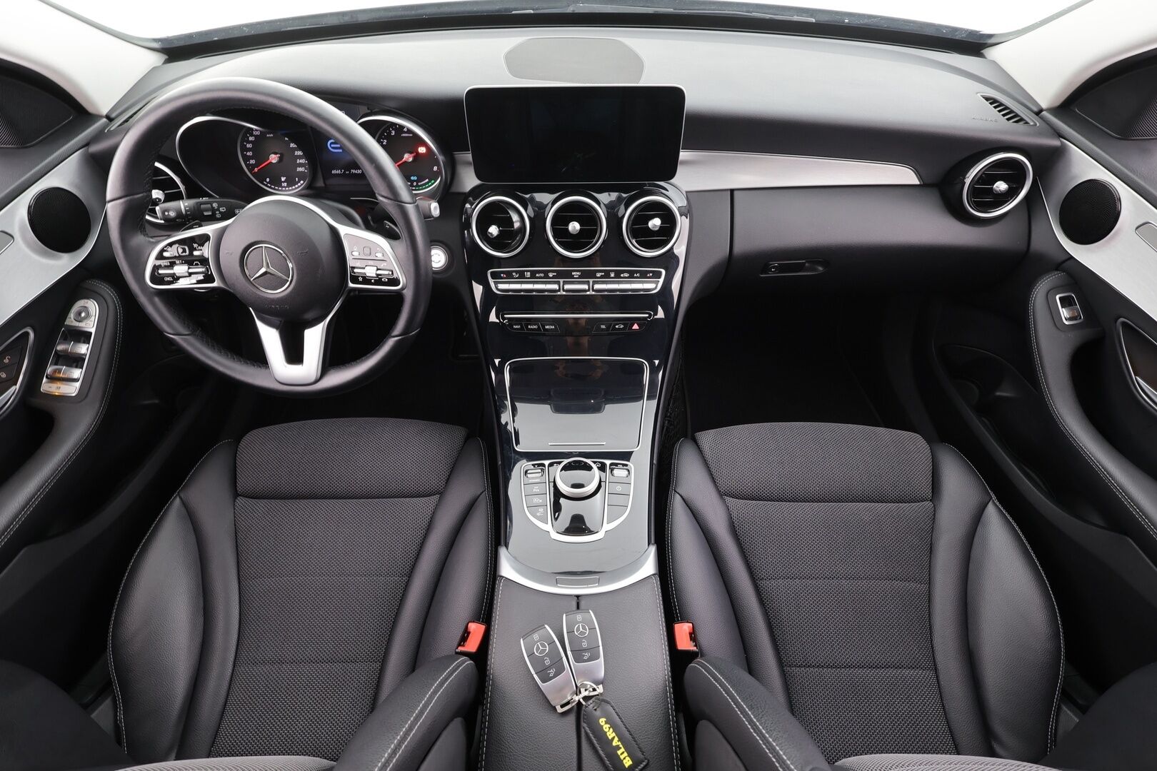 Mercedes-Benz C 2020 300 e T A Business Avantgarde Edition EQ Power * Distronic / Multibeam / Kamera / Navi / Koukku / Sportpenkit * - Akku kuntotarkastettu / Suomi-auto / 2x Latauskaapelit / Kahdet OEM Vanteet - HULLUT AVAJAISHULINAT KORKOTARJOUS 3,29 %