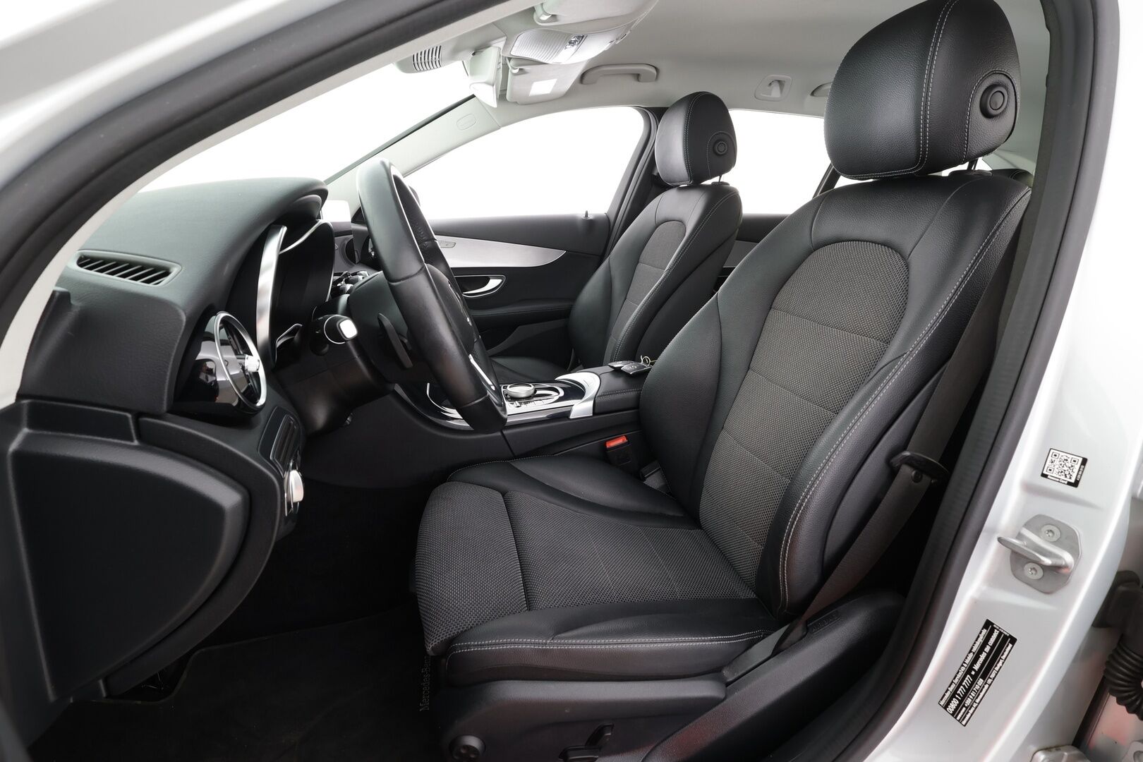 Mercedes-Benz C 2020 300 e T A Business Avantgarde Edition EQ Power * Distronic / Multibeam / Kamera / Navi / Koukku / Sportpenkit * - KATSO MIHIN KAMPANJAHINTAAN! / Akku kuntotarkastettu / Suomi-auto / 2x Latauskaapelit / Kahdet OEM Vanteet