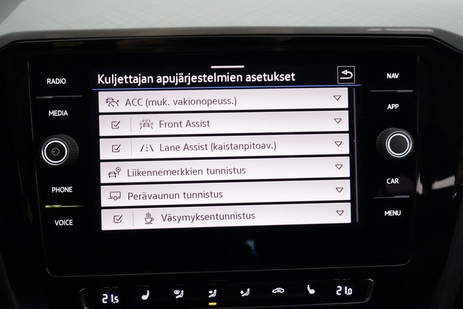 Volkswagen Passat 2020 Sedan Style 2,0 TDI EVO SCR 110 kW DSG-automaatti - | Webasto | ACC | LED | P.Tutkat | Navi | Kaistavahti | Merkkihuollot | Kahdet renkaat | 1-om Suomi-auto |