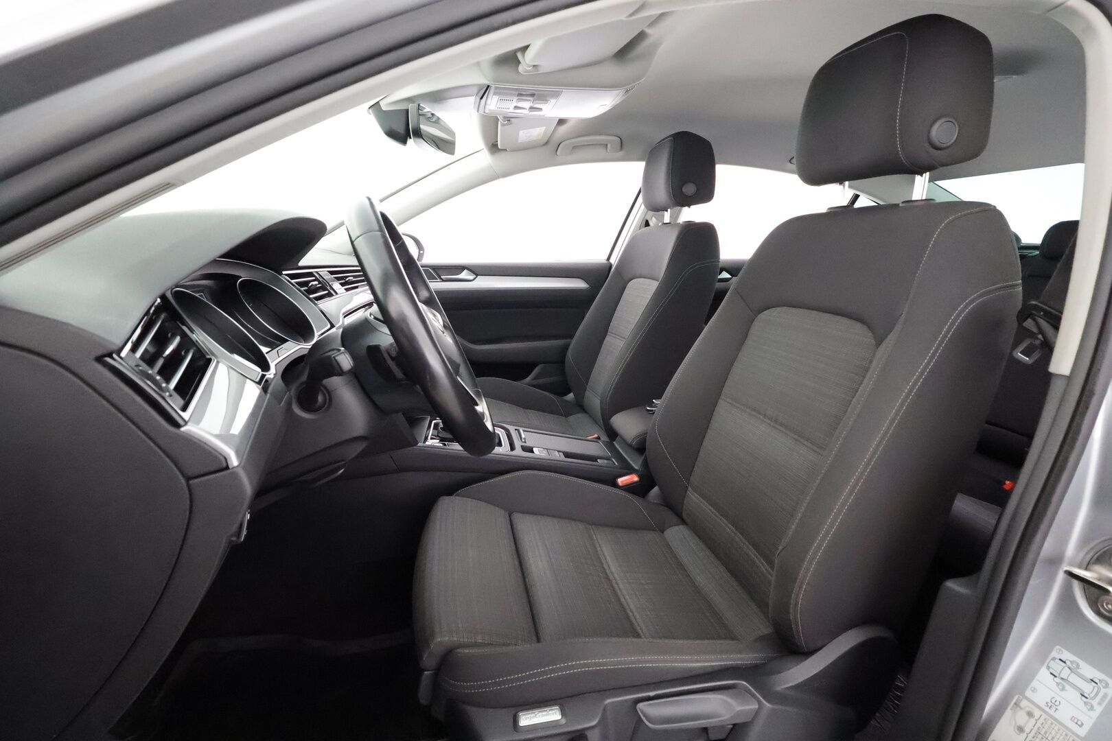 Volkswagen Passat 2020 Sedan Style 2,0 TDI EVO SCR 110 kW DSG-automaatti - | Webasto | ACC | LED | P.Tutkat | Navi | Kaistavahti | Merkkihuollot | Kahdet renkaat | 1-om Suomi-auto |