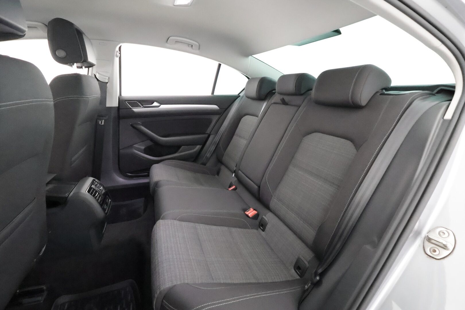 Volkswagen Passat 2020 Sedan Style 2,0 TDI EVO SCR 110 kW DSG-automaatti - | Webasto | ACC | LED | P.Tutkat | Navi | Kaistavahti | Merkkihuollot | Kahdet renkaat | 1-om Suomi-auto |