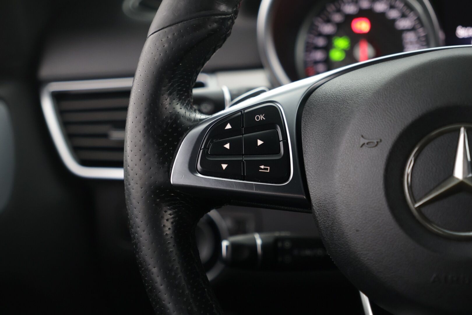 Mercedes-Benz GLE 2016 250 d Premium Business AMG-styling / *Imuovet* / *P-kamera* / *Sähköpenkit* / *Koukku* / *Navi* - HULLUT AVAJAISHULINAT KORKOTARJOUS 3,29 %