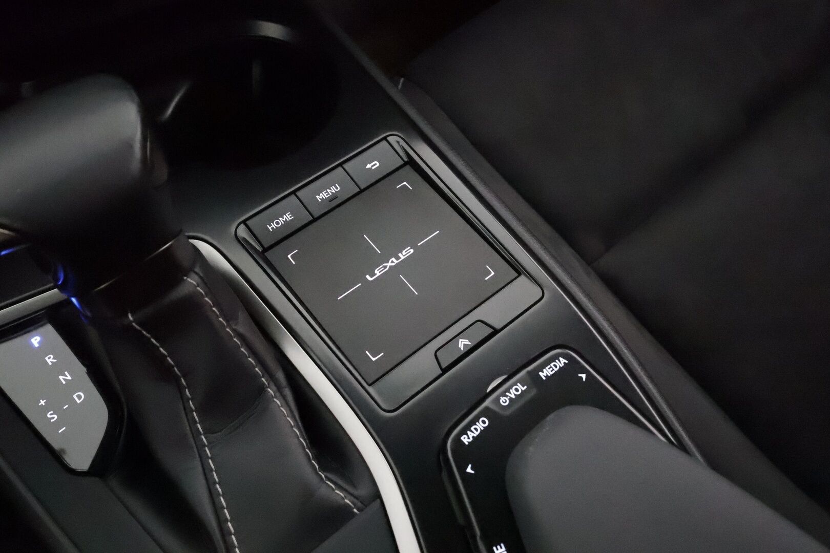 Lexus UX 2020 250h Comfort **Adapt.Vakkari / LED-valot / P.kamera / Navi / Kaistavahti / Navi / Ratinlämmitin / Sisätilanlämmitin** - Suomi-auto / kahdet Renkaat / Merkkihuollettu!