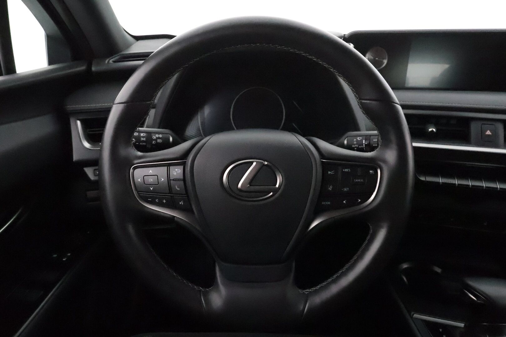 Lexus UX 2020 250h Comfort **Adapt.Vakkari / LED-valot / P.kamera / Navi / Kaistavahti / Navi / Ratinlämmitin / Sisätilanlämmitin** - Suomi-auto / kahdet Renkaat / Merkkihuollettu!