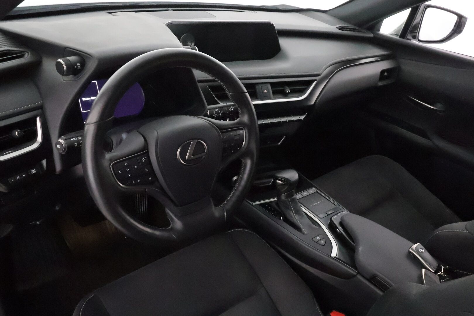 Lexus UX 2020 250h Comfort **Adapt.Vakkari / LED-valot / P.kamera / Navi / Kaistavahti / Navi / Ratinlämmitin / Sisätilanlämmitin** - Suomi-auto / kahdet Renkaat / Merkkihuollettu!