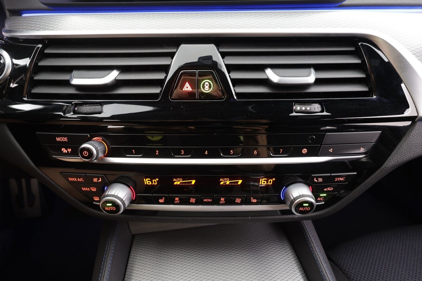 BMW 530 2020 G30 Sedan 530e xDrive A Charged Edition M Sport - Suomi-auto | Lisälämmitin | Hifit | LED | Kamera | Vakkari | Sporttipenkit | Osasähköt | Kahdet OEM vanteet | SOH 86,4%