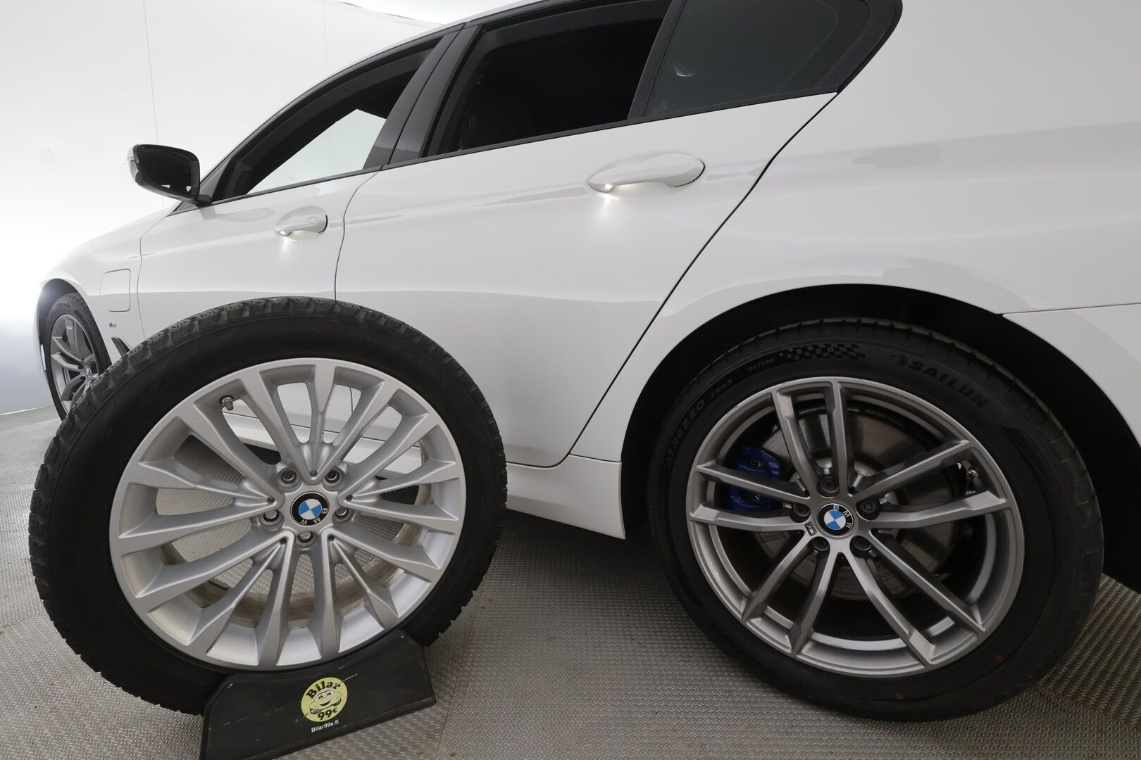BMW 530 2020 G30 Sedan 530e xDrive A Charged Edition M Sport - Suomi-auto | Lisälämmitin | Hifit | LED | Kamera | Vakkari | Sporttipenkit | Osasähköt | Kahdet OEM vanteet | SOH 86,4%