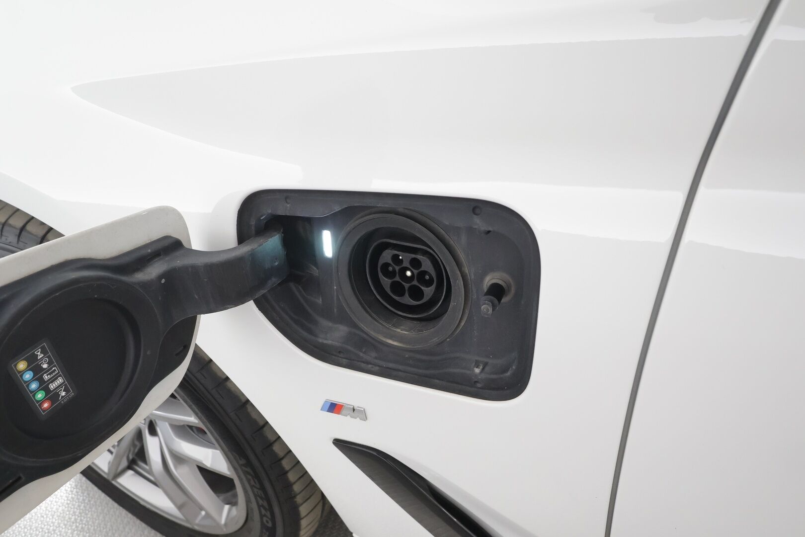 BMW 530 2020 G30 Sedan 530e xDrive A Charged Edition M Sport - Suomi-auto | Lisälämmitin | Hifit | LED | Kamera | Vakkari | Sporttipenkit | Osasähköt | Kahdet OEM vanteet | SOH 86,4%