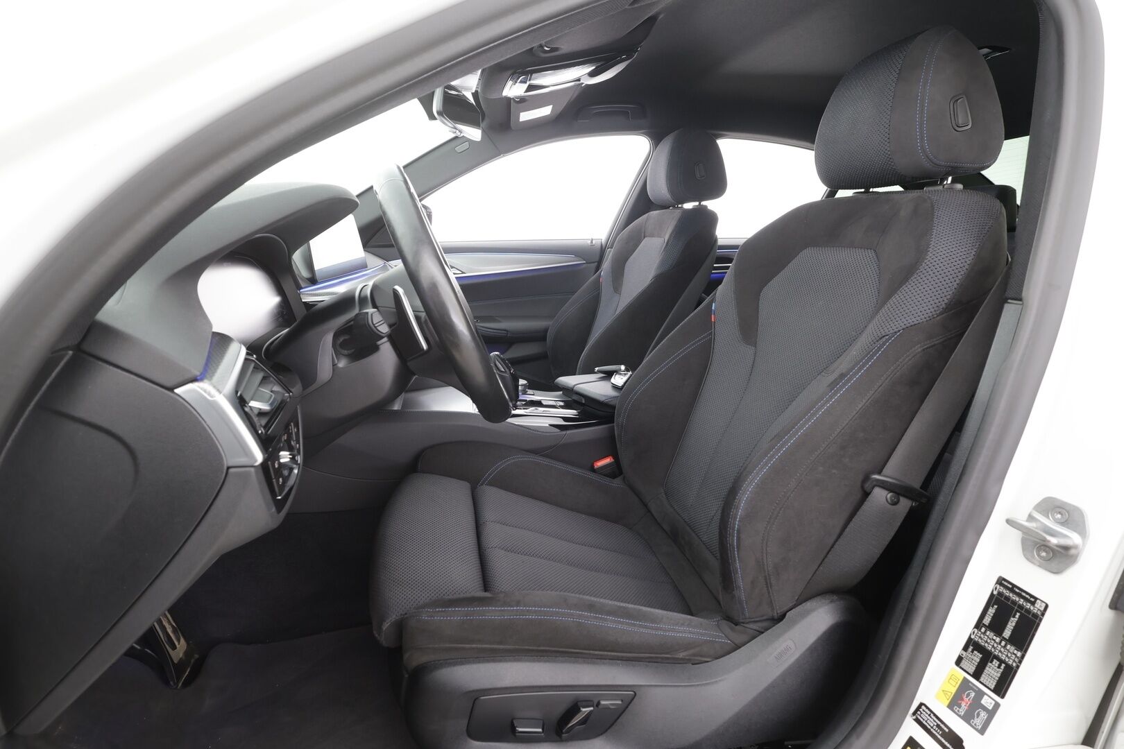 BMW 530 2020 G30 Sedan 530e xDrive A Charged Edition M Sport - Suomi-auto | Lisälämmitin | Hifit | LED | Kamera | Vakkari | Sporttipenkit | Osasähköt | Kahdet OEM vanteet | SOH 86,4%