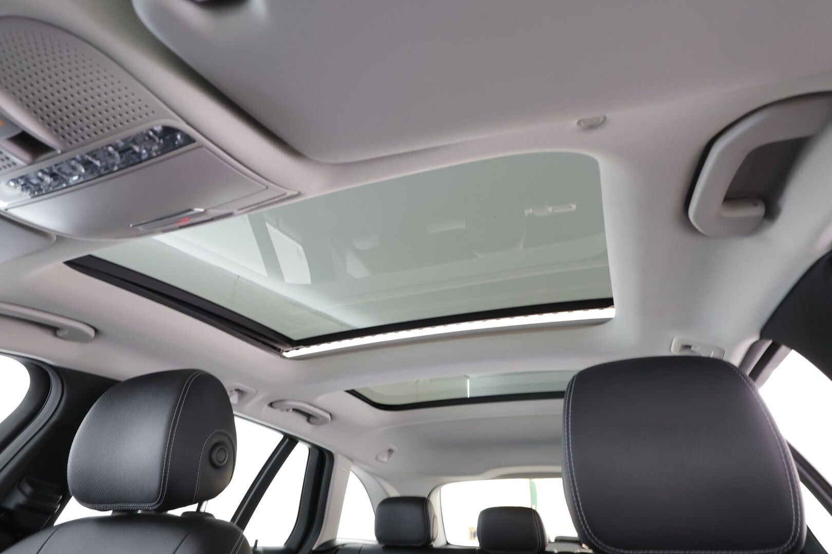 Mercedes-Benz C 2020 200 d T A Business * Vakkari / P.kamera / Multibeam / Navi / Panorama / Koukku / Lohkolämmitin / Puolinahat * - Kahdet renkaat aluvanteilla - HULLU BLACKWEEK KORKOTARJOUS 2,49%