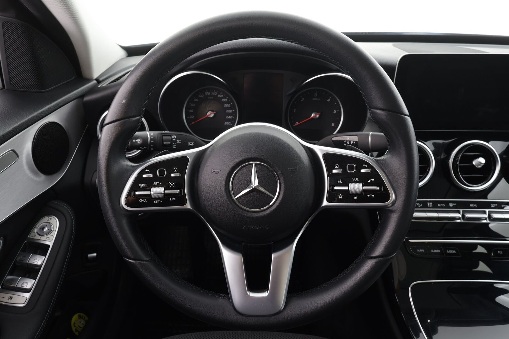 Mercedes-Benz C 2020 200 d T A Business * Vakkari / P.kamera / Multibeam / Navi / Panorama / Koukku / Lohkolämmitin / Puolinahat * - Kahdet renkaat aluvanteilla - HULLU BLACKWEEK KORKOTARJOUS 2,49%