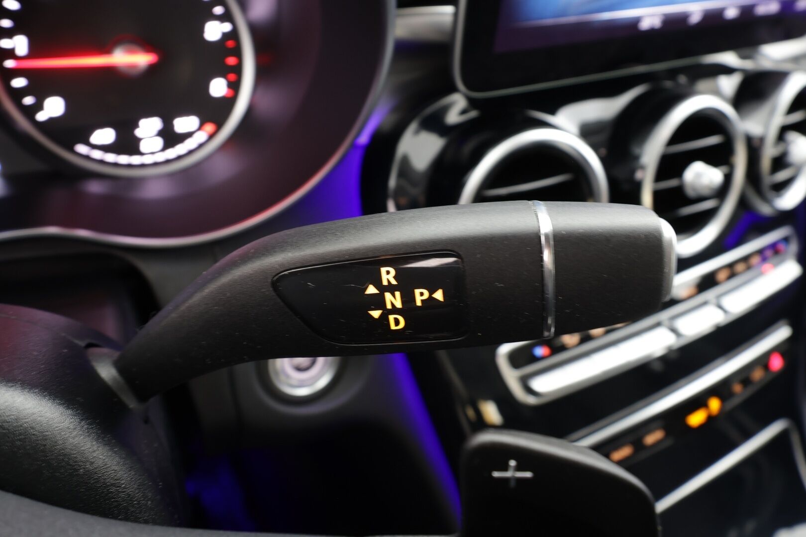 Mercedes-Benz C 2020 200 d T A Business * Vakkari / P.kamera / Multibeam / Navi / Panorama / Koukku / Lohkolämmitin / Puolinahat * - Kahdet renkaat aluvanteilla - HULLU BLACKWEEK KORKOTARJOUS 2,49%