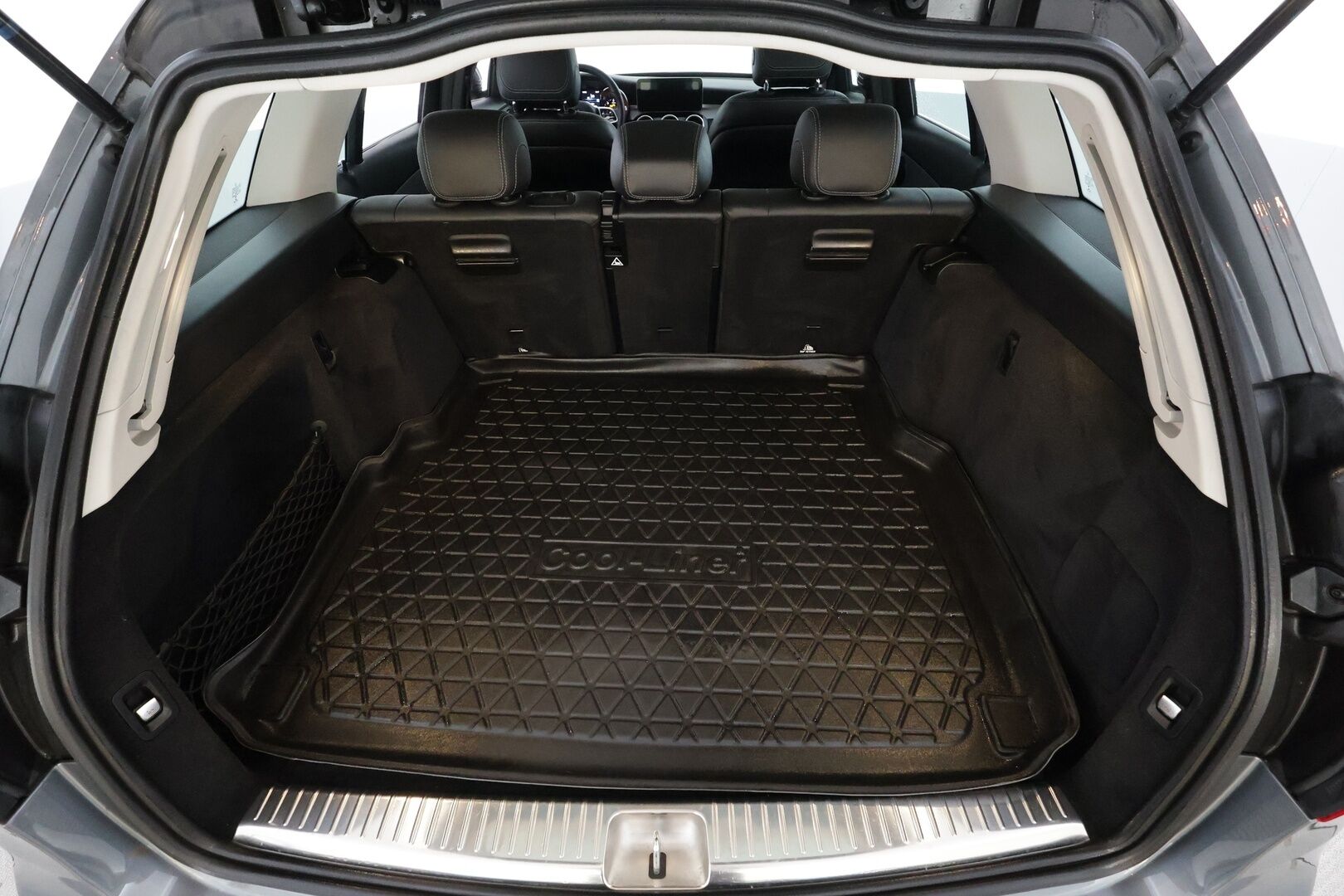 Mercedes-Benz C 2020 200 d T A Business * Vakkari / P.kamera / Multibeam / Navi / Panorama / Koukku / Lohkolämmitin / Puolinahat * - Kahdet renkaat aluvanteilla - HULLU BLACKWEEK KORKOTARJOUS 2,49%