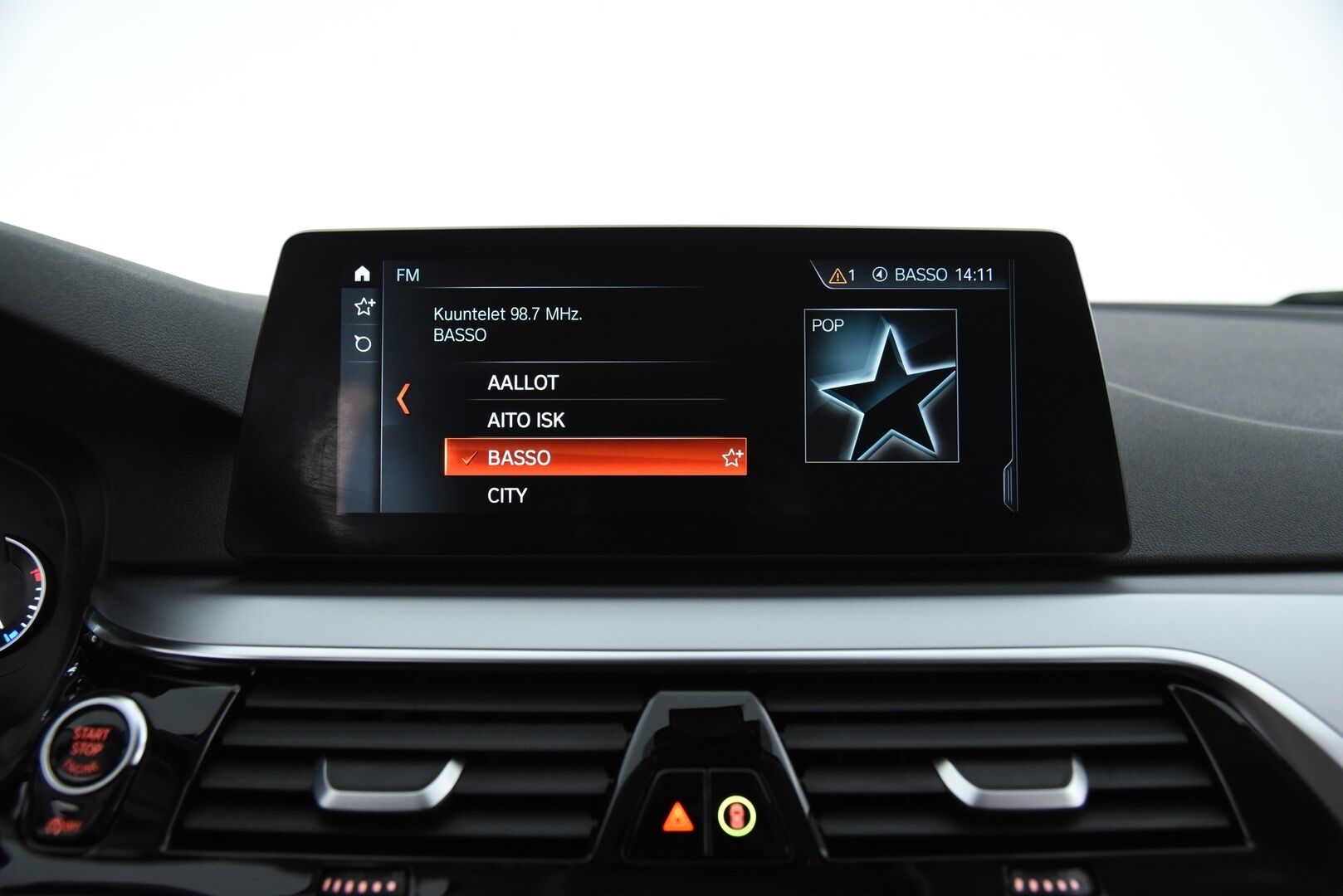 BMW 520 2018 5-sarja G31 Touring 520d A Business / PA-lämmitin / P-Kamera / LED / Prof.navi / Ratinlämmitin - 2x renkaat / Sähkötoiminen takaluukku 