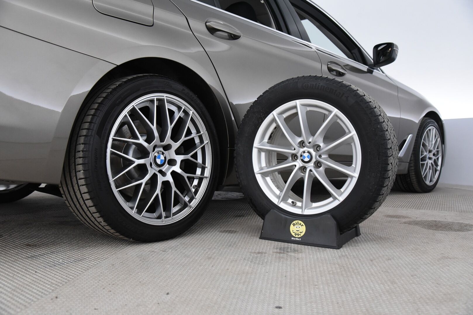 BMW 520 2018 5-sarja G31 Touring 520d A Business / PA-lämmitin / P-Kamera / LED / Prof.navi / Ratinlämmitin - 2x renkaat / Sähkötoiminen takaluukku 