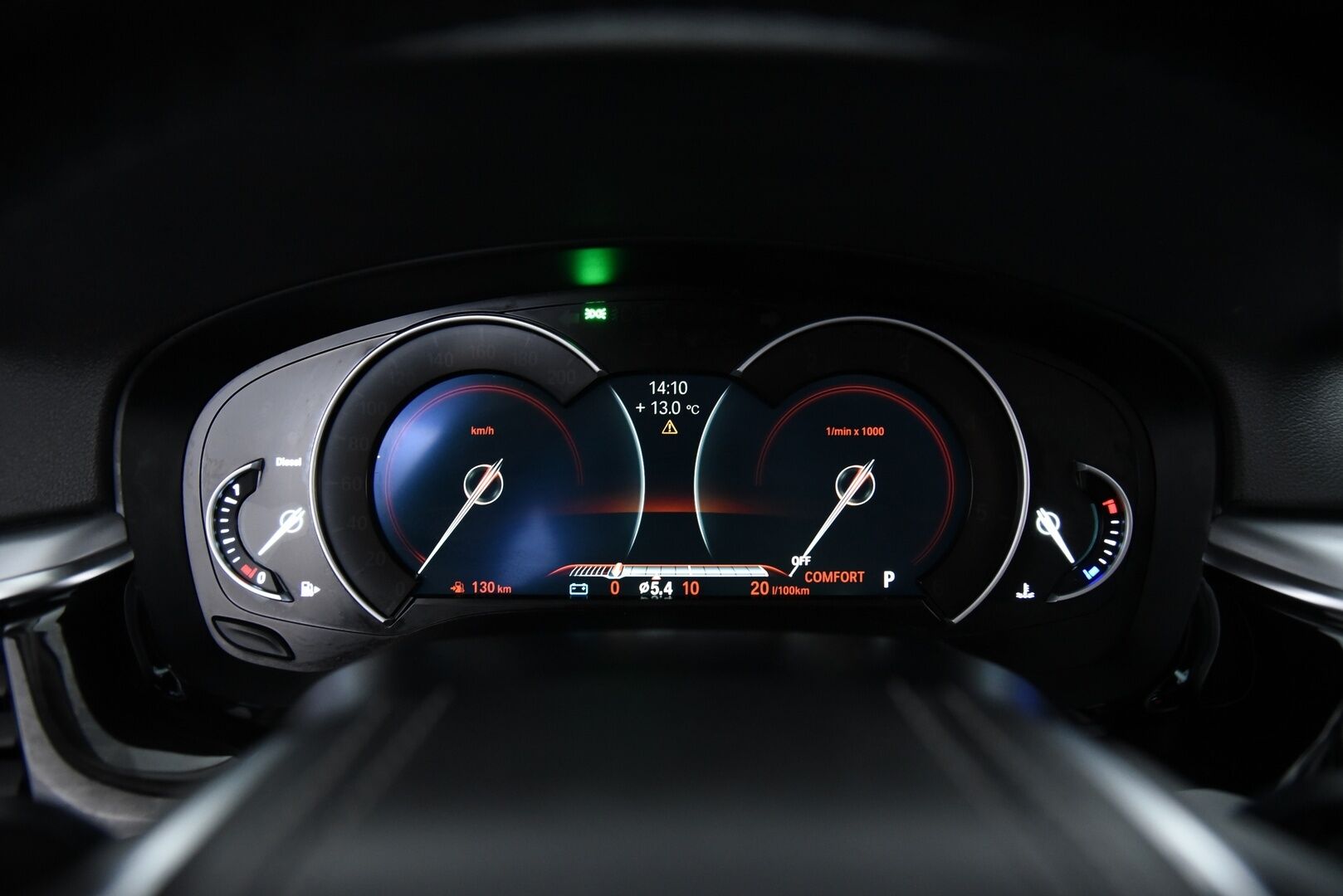 BMW 520 2018 5-sarja G31 Touring 520d A Business / PA-lämmitin / P-Kamera / LED / Prof.navi / Ratinlämmitin - 2x renkaat / Sähkötoiminen takaluukku 