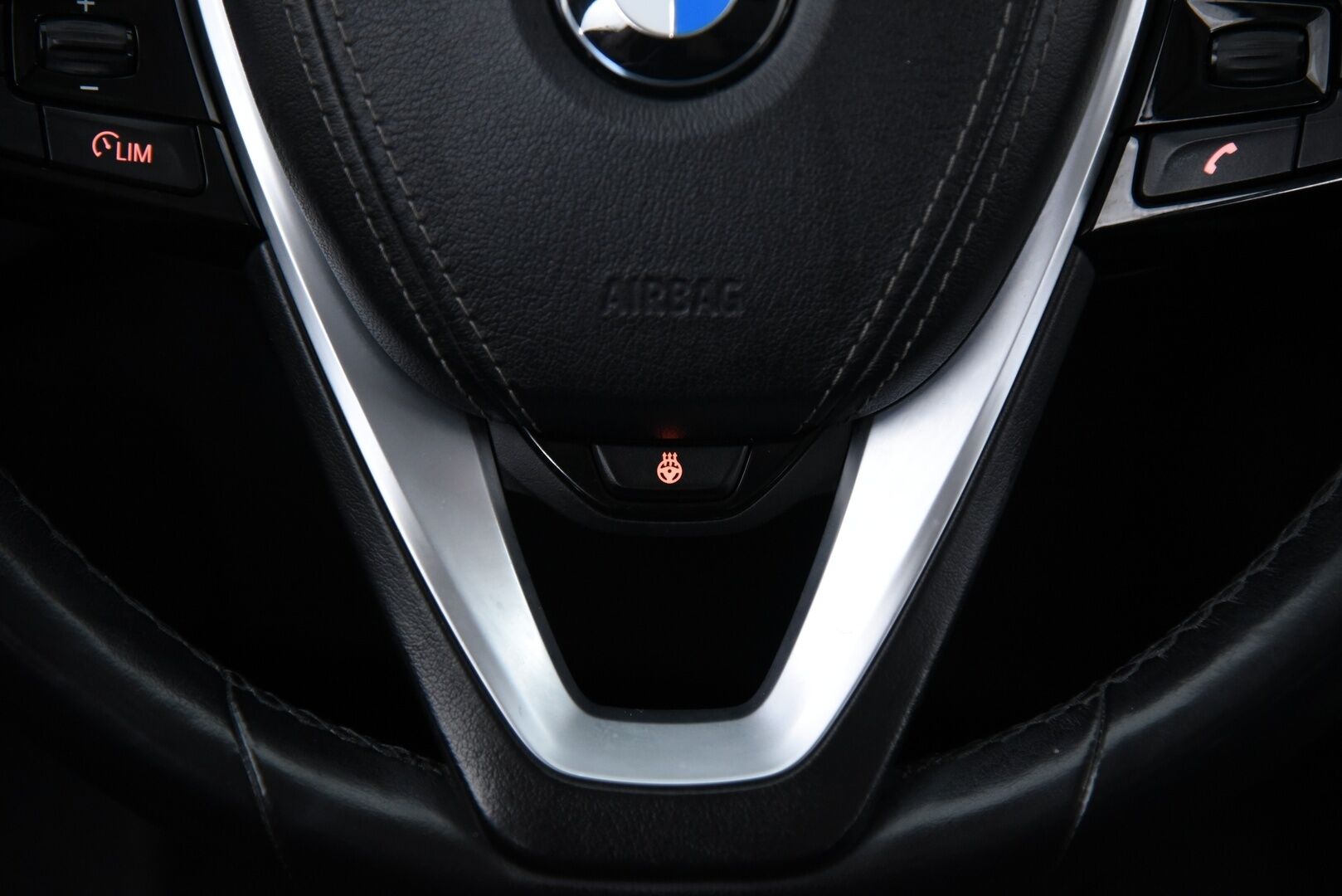 BMW 520 2018 5-sarja G31 Touring 520d A Business / PA-lämmitin / P-Kamera / LED / Prof.navi / Ratinlämmitin - 2x renkaat / Sähkötoiminen takaluukku 