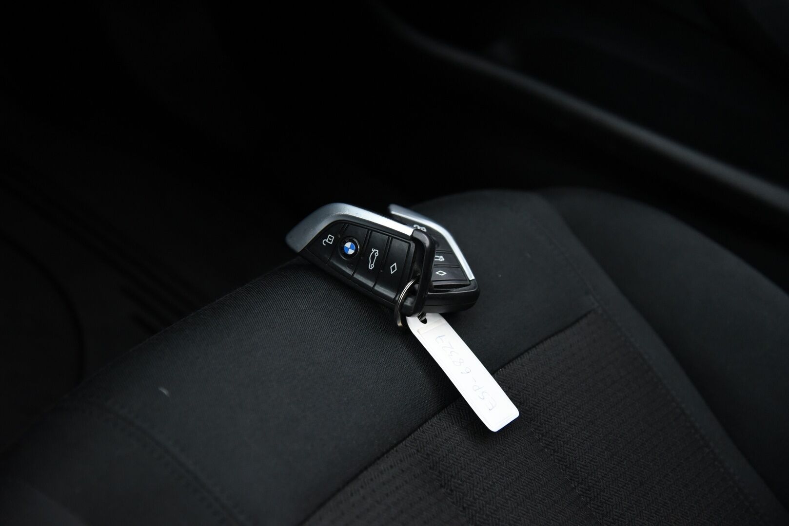 BMW 520 2018 5-sarja G31 Touring 520d A Business / PA-lämmitin / P-Kamera / LED / Prof.navi / Ratinlämmitin - 2x renkaat / Sähkötoiminen takaluukku 