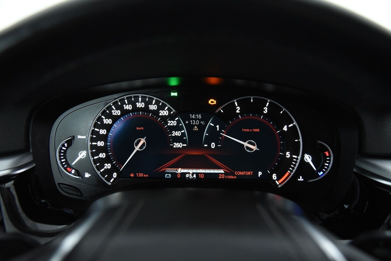 BMW 520 2018 5-sarja G31 Touring 520d A Business / PA-lämmitin / P-Kamera / LED / Prof.navi / Ratinlämmitin - 2x renkaat / Sähkötoiminen takaluukku 