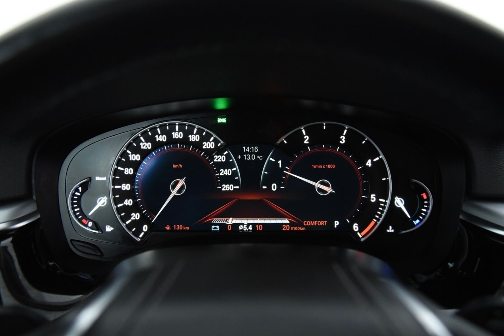 BMW 520 2018 5-sarja G31 Touring 520d A Business / PA-lämmitin / P-Kamera / LED / Prof.navi / Ratinlämmitin - 2x renkaat / Sähkötoiminen takaluukku 