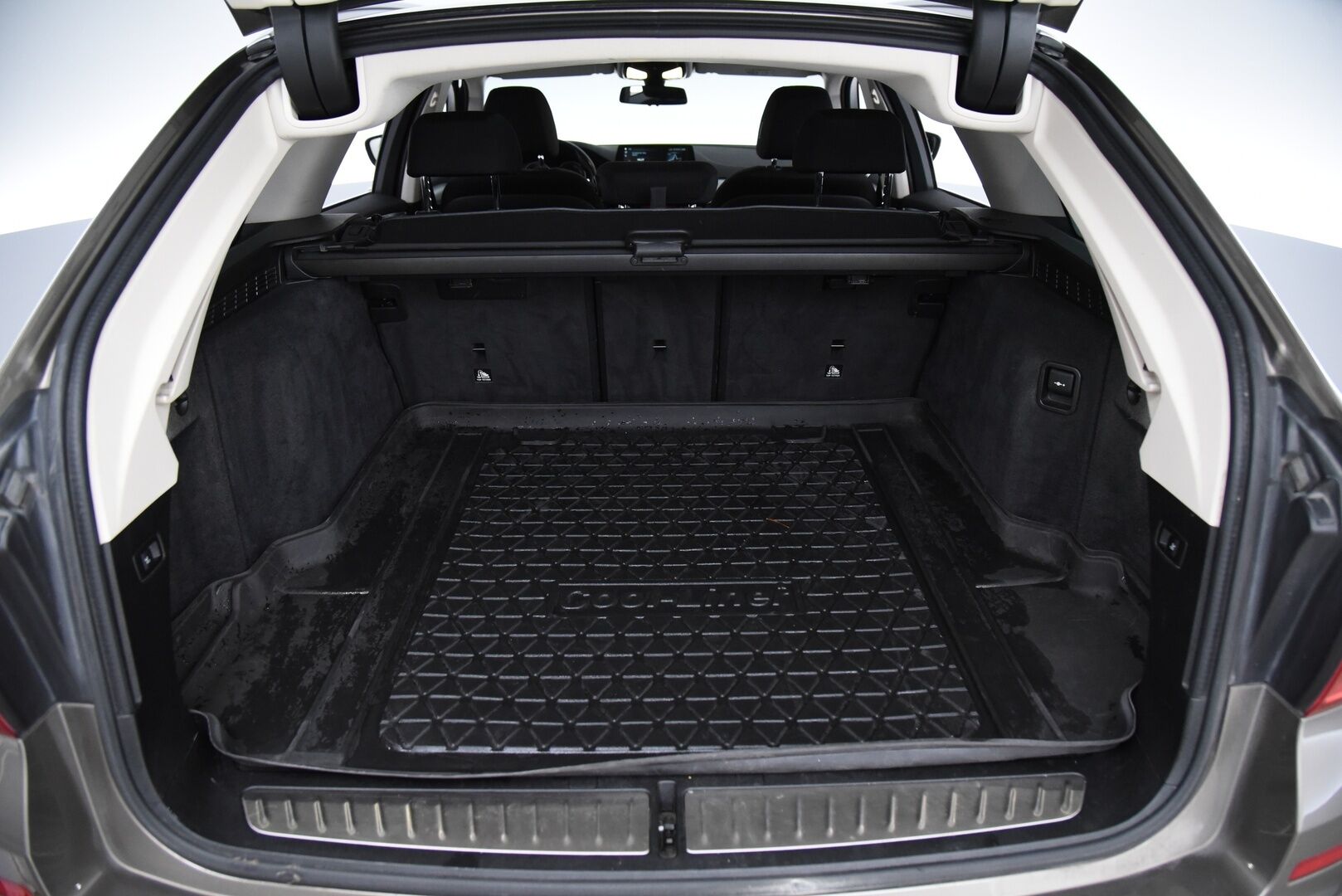 BMW 520 2018 5-sarja G31 Touring 520d A Business / PA-lämmitin / P-Kamera / LED / Prof.navi / Ratinlämmitin - 2x renkaat / Sähkötoiminen takaluukku 