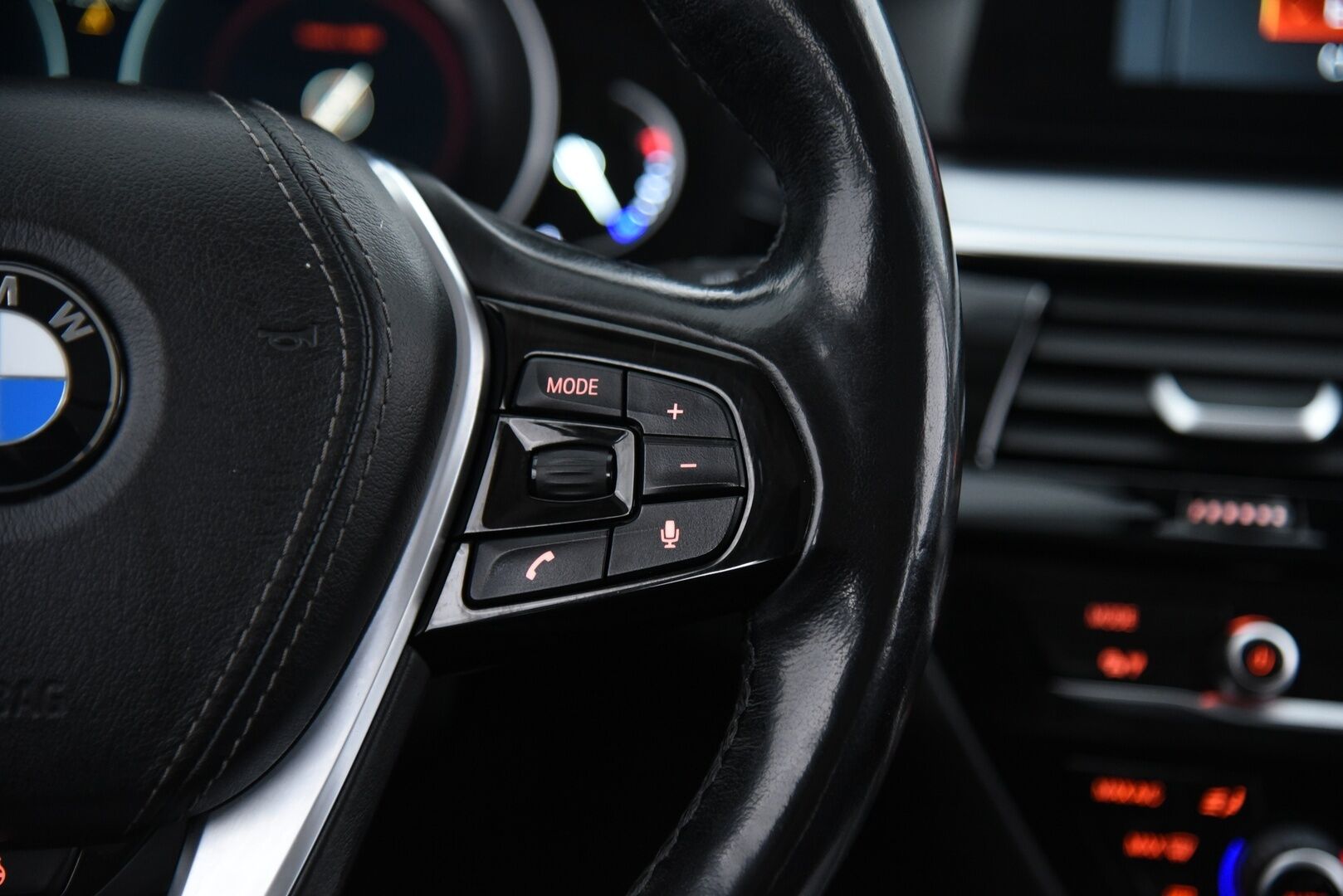 BMW 520 2018 5-sarja G31 Touring 520d A Business / PA-lämmitin / P-Kamera / LED / Prof.navi / Ratinlämmitin - 2x renkaat / Sähkötoiminen takaluukku 