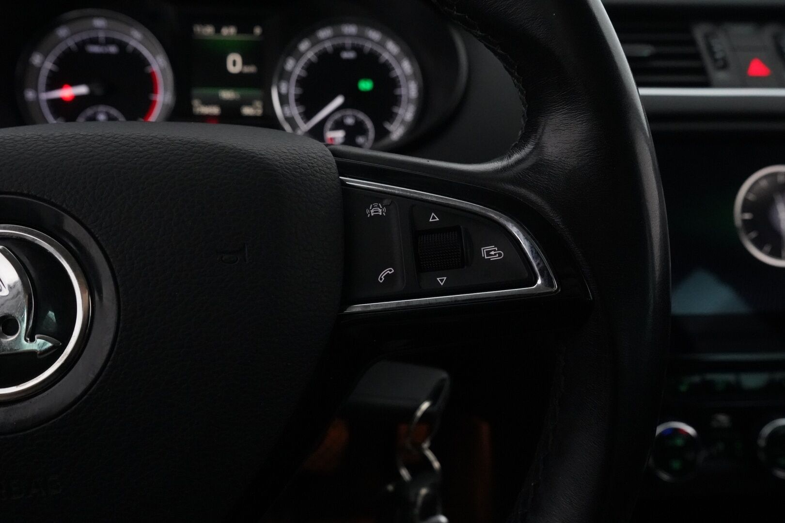 Skoda Octavia 2018 Combi 1,5 TSI Style DSG Autom. - ACC | Webasto | Canton | Koukku | Sähkötoiminen takaluukku | Kahdet renkaat alumiinivantein | Säntilliset huollot | Juuri huollettu | Seuraava katsastus 12.1.2028