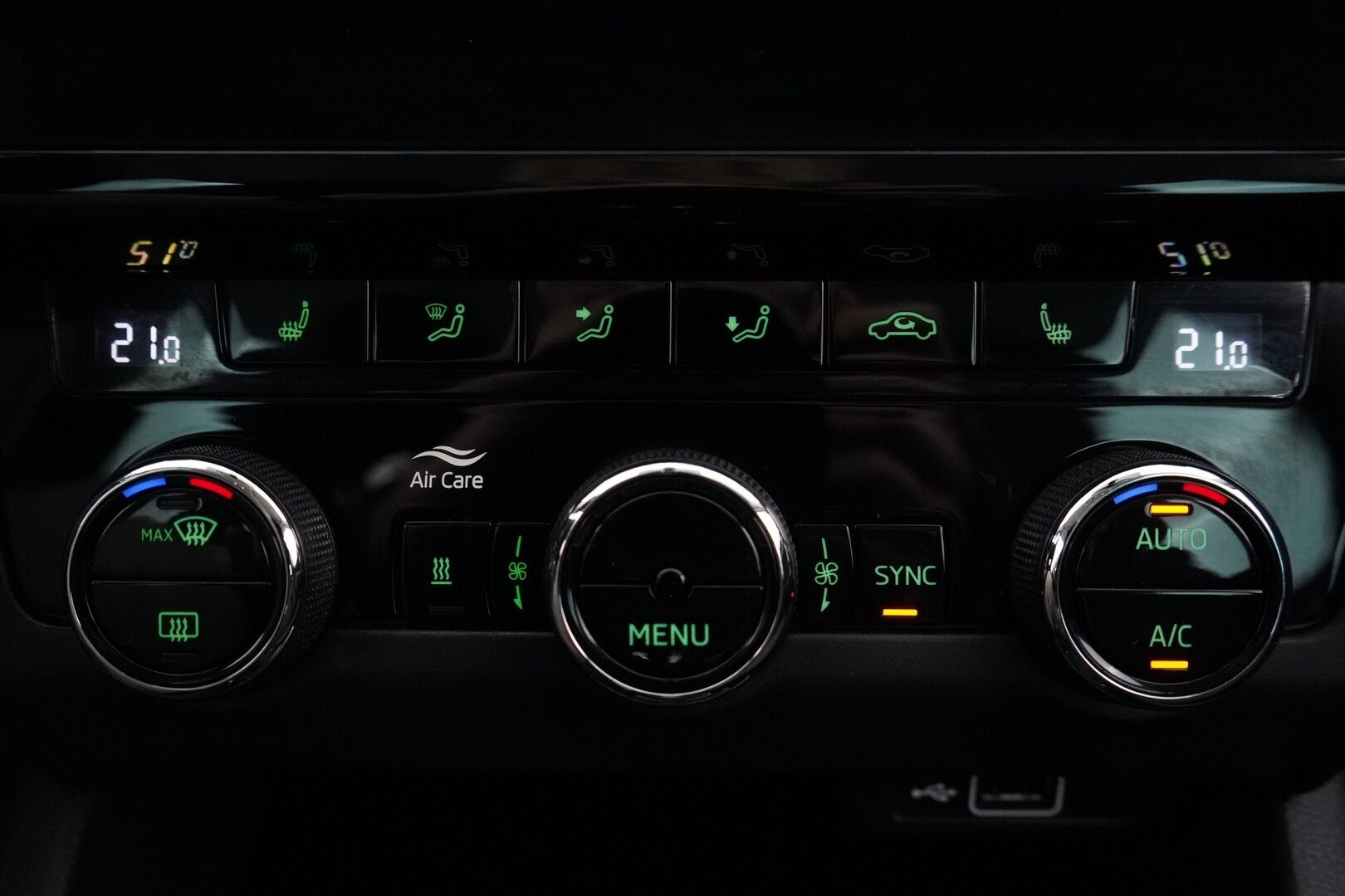 Skoda Octavia 2018 Combi 1,5 TSI Style DSG Autom. - ACC | Webasto | Canton | Koukku | Sähkötoiminen takaluukku | Kahdet renkaat alumiinivantein | Säntilliset huollot | Juuri huollettu | Seuraava katsastus 12.1.2028