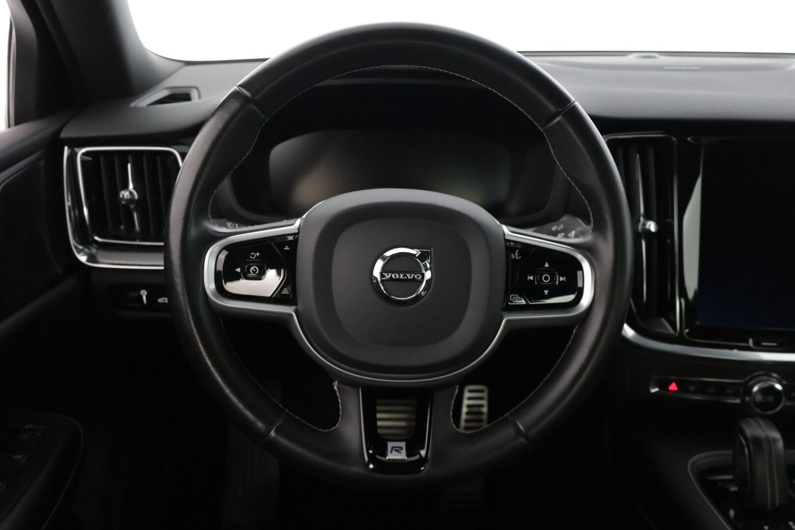 Volvo S60 2020 T6 AWD Business R-Design aut * 360-Kamera / Harman&Kardon / Webasto / BLIS / Muistipenkki / Puolinahat * - 3,99 % KORKOTARJOUS TÄHÄN AUTOON 7.9. ASTI! - * 2-omisteinen / Pienet kilometrit / Huippusiisti / Merkkihuollettu / Hyvät varusteet *
