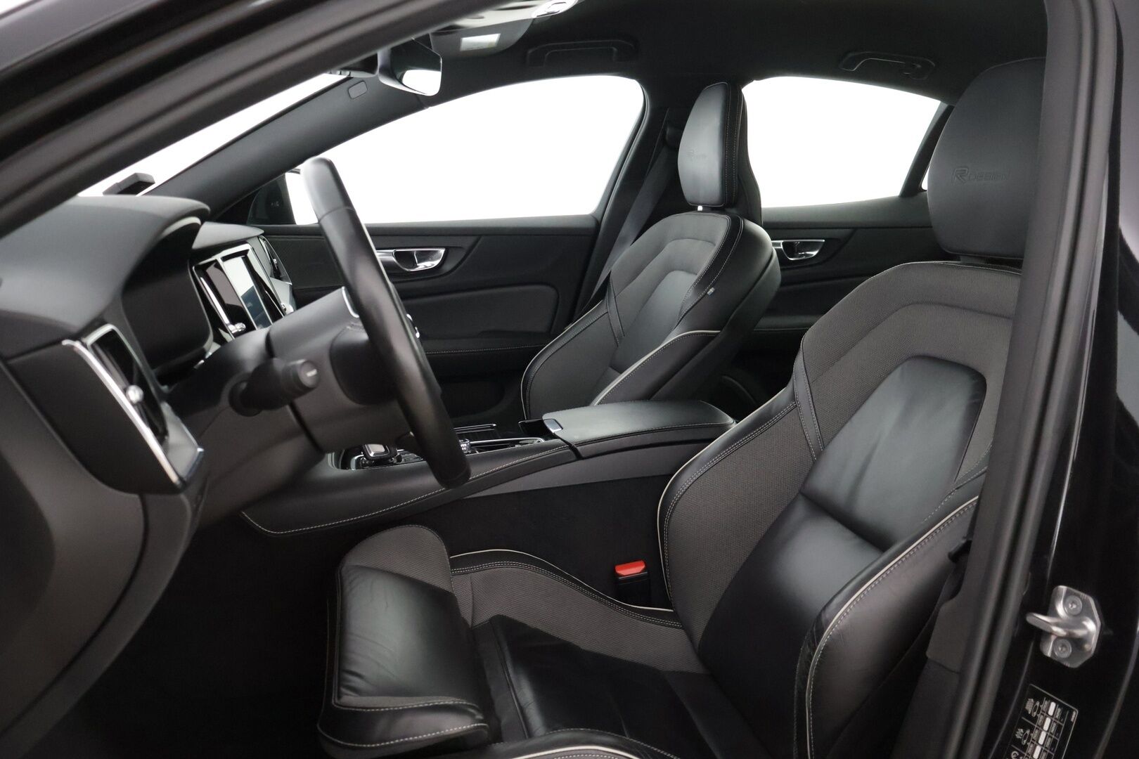 Volvo S60 2020 T6 AWD Business R-Design aut * 360-Kamera / Harman&Kardon / Webasto / BLIS / Muistipenkki / Puolinahat * - 3,99 % KORKOTARJOUS TÄHÄN AUTOON 7.9. ASTI! - * 2-omisteinen / Pienet kilometrit / Huippusiisti / Merkkihuollettu / Hyvät varusteet *