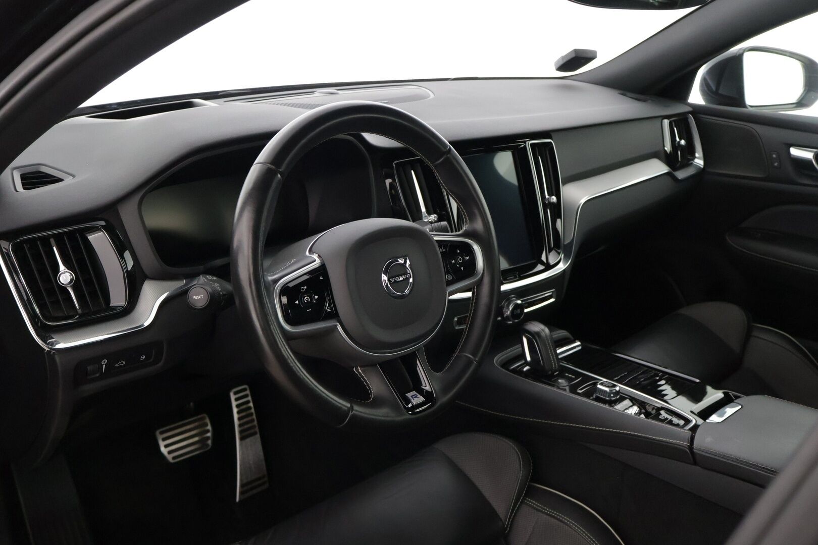 Volvo S60 2020 T6 AWD Business R-Design aut * 360-Kamera / Harman&Kardon / Webasto / BLIS / Muistipenkki / Puolinahat * - 3,99 % KORKOTARJOUS TÄHÄN AUTOON 7.9. ASTI! - * 2-omisteinen / Pienet kilometrit / Huippusiisti / Merkkihuollettu / Hyvät varusteet *