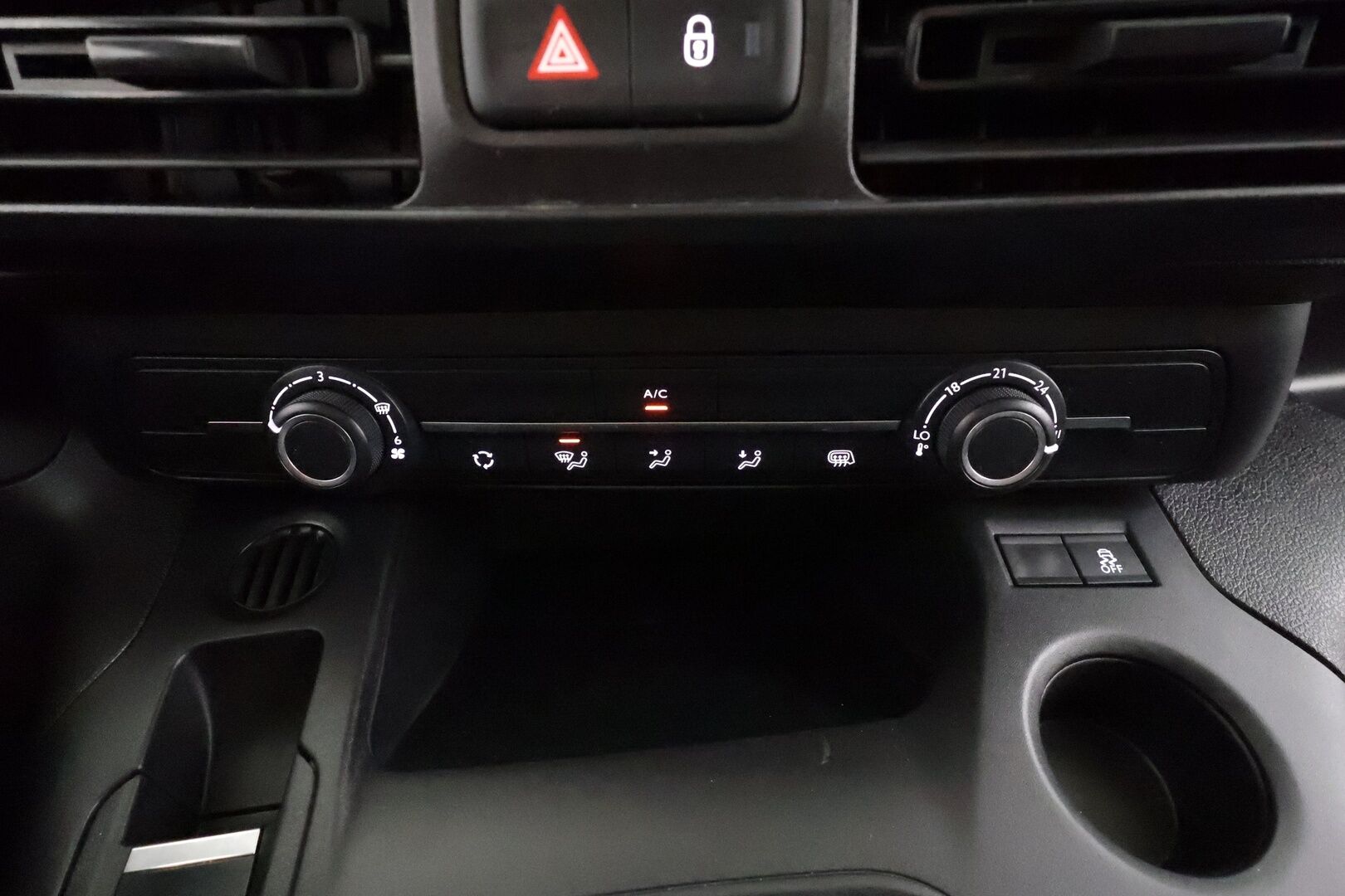 Toyota Proace City 2021 Active L1 1,5D 100 * Vakkari / Bluetooth / Kaistavahti / Ilmastointi / Kahdet renkaat * - Merkkihuollot