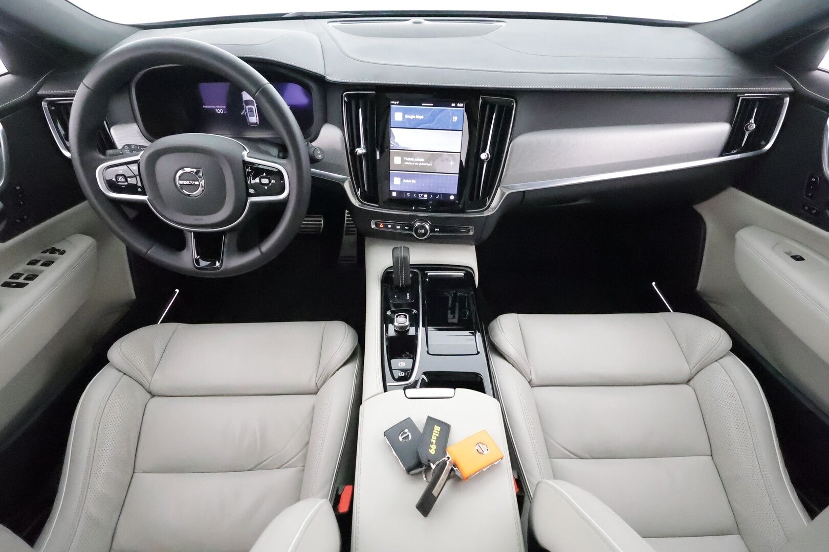 Volvo V90 2022 T6 AWD Long Range R-Design aut **Panorama / Adapt.Vakkari / Koukku / Full-LED / P.Kamera / Sporttinahat Muistilla** - 3,99 % KORKOTARJOUS TÄHÄN AUTOON - 1.Om Suomi-auto / Google Maps / Kaistavahti / KeylessGO / 2x Renkaat