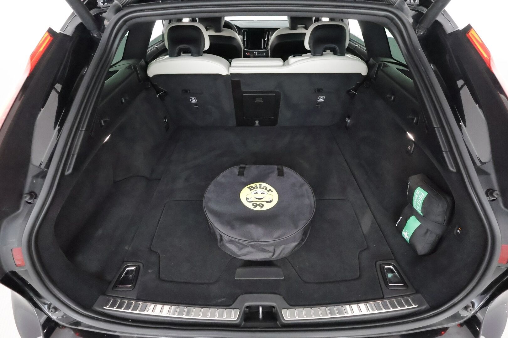 Volvo V90 2022 T6 AWD Long Range R-Design aut **Panorama / Adapt.Vakkari / Koukku / Full-LED / P.Kamera / Sporttinahat Muistilla** - 3,99 % KORKOTARJOUS TÄHÄN AUTOON - 1.Om Suomi-auto / Google Maps / Kaistavahti / KeylessGO / 2x Renkaat