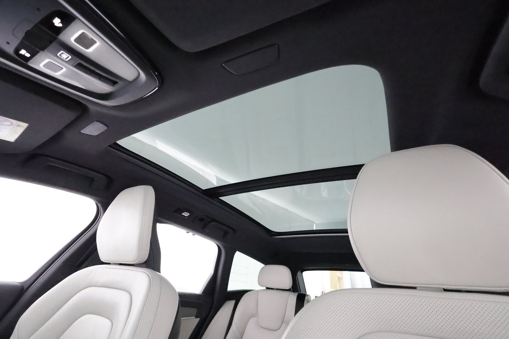 Volvo V90 2022 T6 AWD Long Range R-Design aut **Panorama / Adapt.Vakkari / Koukku / Full-LED / P.Kamera / Sporttinahat Muistilla** - 3,99 % KORKOTARJOUS TÄHÄN AUTOON - 1.Om Suomi-auto / Google Maps / Kaistavahti / KeylessGO / 2x Renkaat