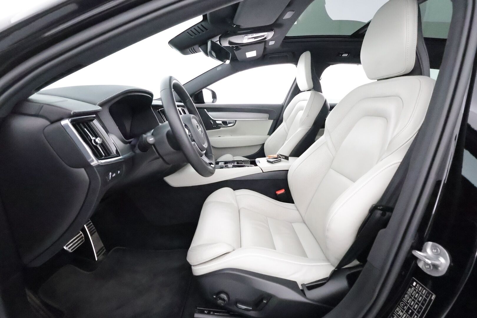 Volvo V90 2022 T6 AWD Long Range R-Design aut **Panorama / Adapt.Vakkari / Koukku / Full-LED / P.Kamera / Sporttinahat Muistilla** - 3,99 % KORKOTARJOUS TÄHÄN AUTOON - 1.Om Suomi-auto / Google Maps / Kaistavahti / KeylessGO / 2x Renkaat