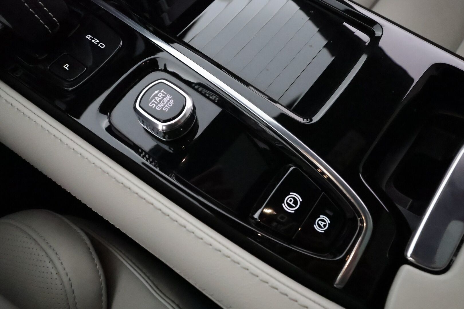 Volvo V90 2022 T6 AWD Long Range R-Design aut **Panorama / Adapt.Vakkari / Koukku / Full-LED / P.Kamera / Sporttinahat Muistilla** - 3,99 % KORKOTARJOUS TÄHÄN AUTOON - 1.Om Suomi-auto / Google Maps / Kaistavahti / KeylessGO / 2x Renkaat