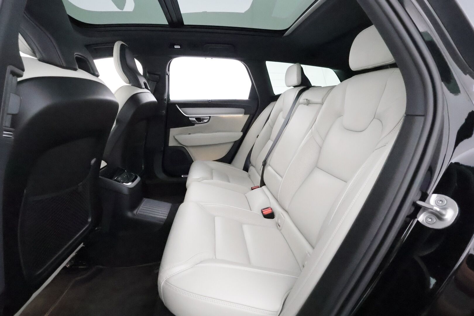 Volvo V90 2022 T6 AWD Long Range R-Design aut **Panorama / Adapt.Vakkari / Koukku / Full-LED / P.Kamera / Sporttinahat Muistilla** - 3,99 % KORKOTARJOUS TÄHÄN AUTOON - 1.Om Suomi-auto / Google Maps / Kaistavahti / KeylessGO / 2x Renkaat