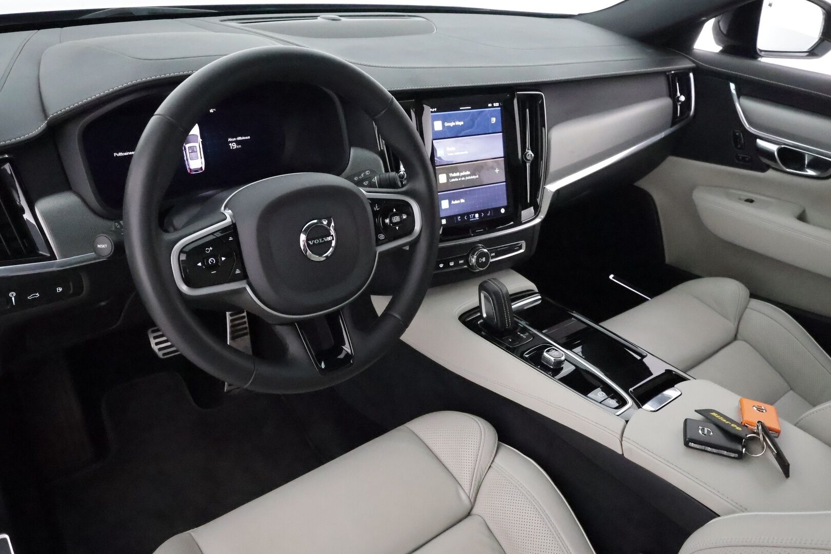 Volvo V90 2022 T6 AWD Long Range R-Design aut **Panorama / Adapt.Vakkari / Koukku / Full-LED / P.Kamera / Sporttinahat Muistilla** - 3,99 % KORKOTARJOUS TÄHÄN AUTOON - 1.Om Suomi-auto / Google Maps / Kaistavahti / KeylessGO / 2x Renkaat