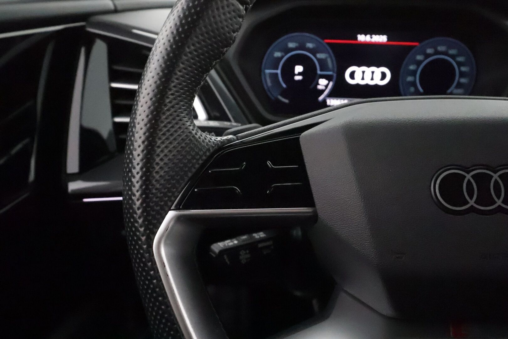 Audi Q4 e-tron 2022 S line 50 e-tron quattro Sportback **HUD / Adapt. vakkari / Sporttipenkit / Matrix LED / P.kamera / Koukku** - Akku kuntotarkastettu / 1-Om Suomi-auto / Lämpöpumppu / Kahdet renkaat / *HUD / Adapt. vakkari / Sporttipenkit / Matrix LED / P.kamera / Koukku*