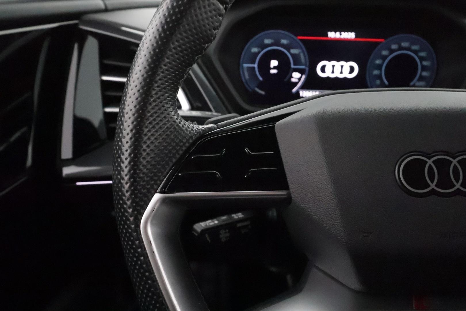Audi Q4 e-tron 2022 S line 50 e-tron quattro Sportback **HUD / Adapt. vakkari / Sporttipenkit / Matrix LED / P.kamera / Koukku** - 3,99% KORKOTARJOUS TÄHÄN AUTOON 21.9. ASTI - Akku kuntotarkastettu / 1-Om Suomi-auto / Lämpöpumppu / Kahdet renkaat / *HUD / Adapt. vakkari / Sporttipenkit / Matrix LED / P.kamera / Koukku*