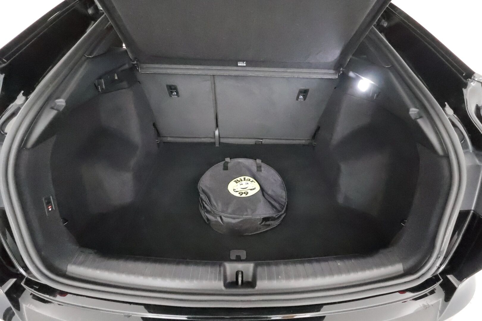 Audi Q4 e-tron 2022 S line 50 e-tron quattro Sportback **HUD / Adapt. vakkari / Sporttipenkit / Matrix LED / P.kamera / Koukku** - Akku kuntotarkastettu / 1-Om Suomi-auto / Lämpöpumppu / Kahdet renkaat / *HUD / Adapt. vakkari / Sporttipenkit / Matrix LED / P.kamera / Koukku* - HULLUT JOULUT KORKOTARJOUS 2,49% 