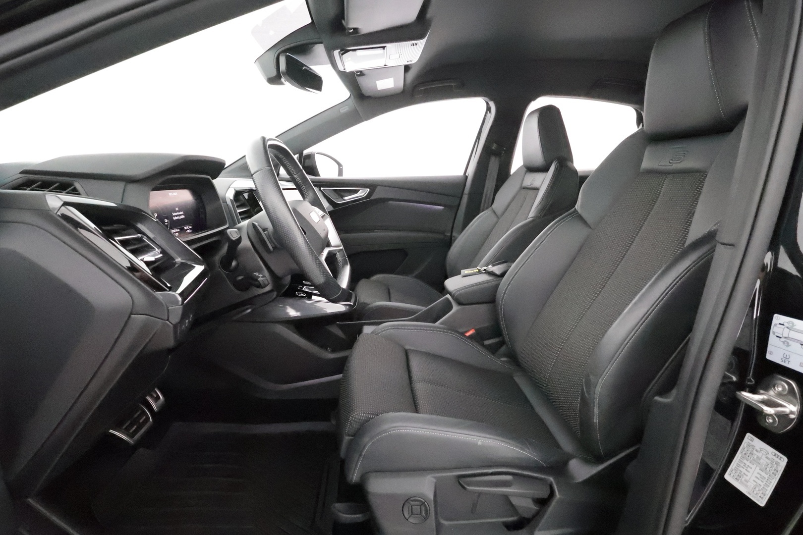 Audi Q4 e-tron 2022 S line 50 e-tron quattro Sportback **HUD / Adapt. vakkari / Sporttipenkit / Matrix LED / P.kamera / Koukku** - 3,99% KORKOTARJOUS TÄHÄN AUTOON 21.9. ASTI - Akku kuntotarkastettu / 1-Om Suomi-auto / Lämpöpumppu / Kahdet renkaat / *HUD / Adapt. vakkari / Sporttipenkit / Matrix LED / P.kamera / Koukku*