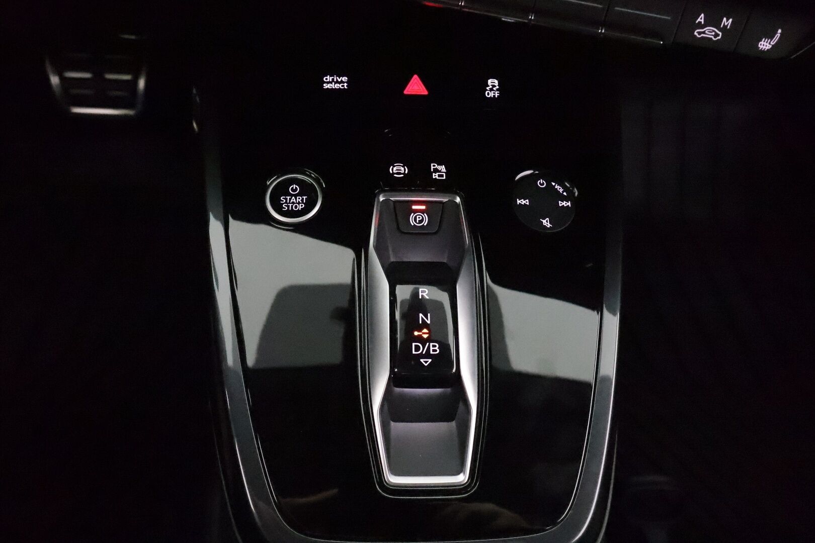 Audi Q4 e-tron 2022 S line 50 e-tron quattro Sportback **HUD / Adapt. vakkari / Sporttipenkit / Matrix LED / P.kamera / Koukku** - 3,99 % KORKOTARJOUS TÄHÄN AUTOON - Akku kuntotarkastettu / 1-Om Suomi-auto / Lämpöpumppu / Kahdet renkaat / 